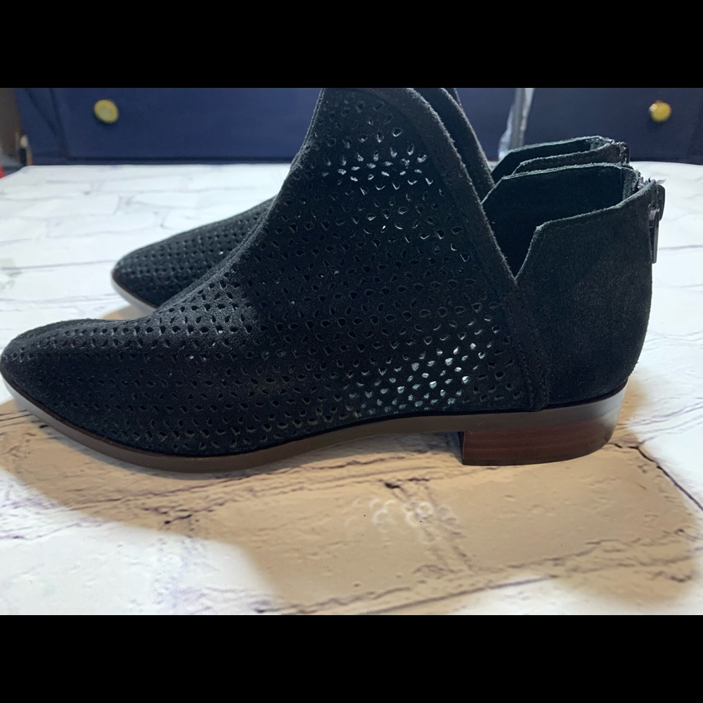 Kelsie Dagger black booties size 6